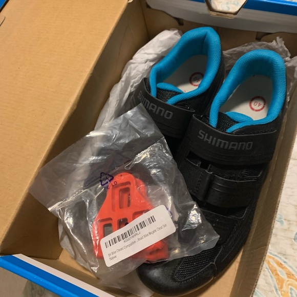 Shimano Cycling Shoes - Picture 2 of 4